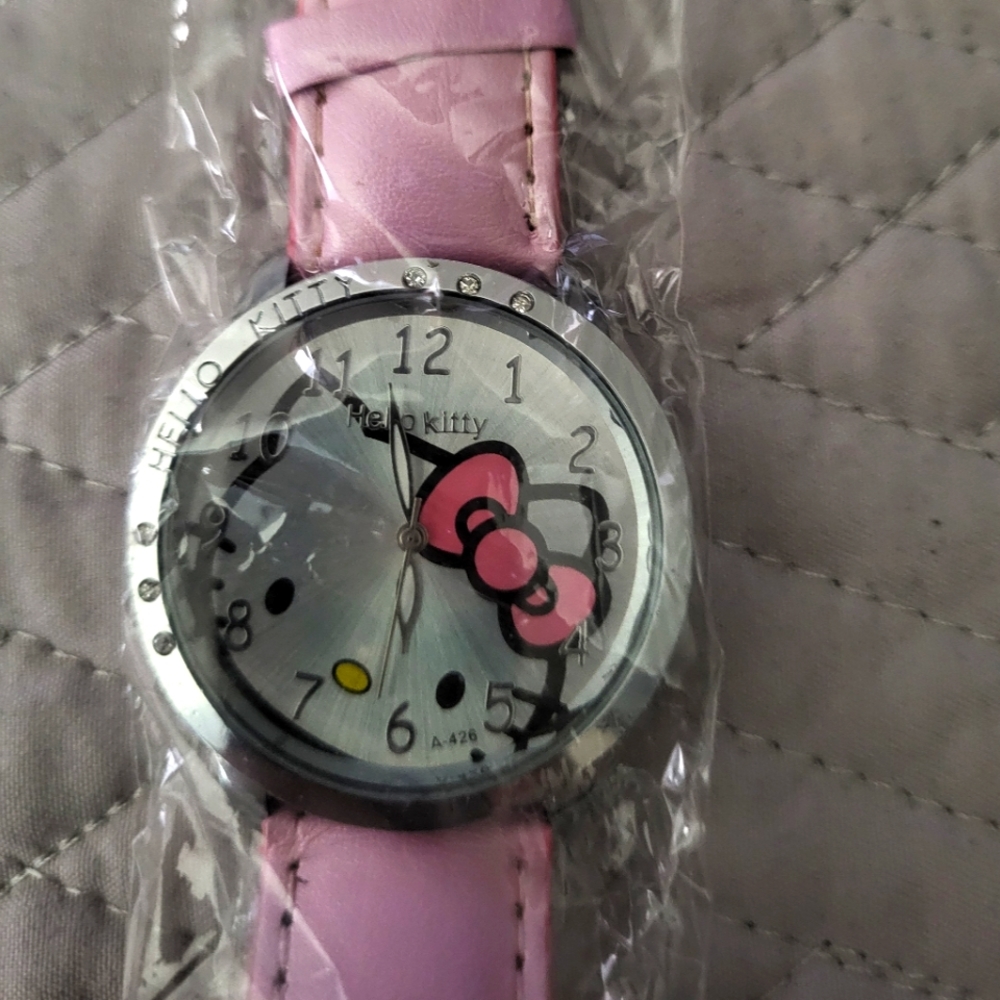 Hello Kitty Watch - Picture 2 of 5